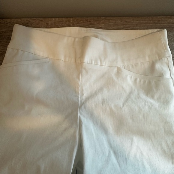Chico's White Perfect Stretch Capri  Pants - Picture 2 of 8